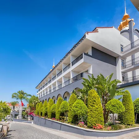 Well Palace Hotel Side